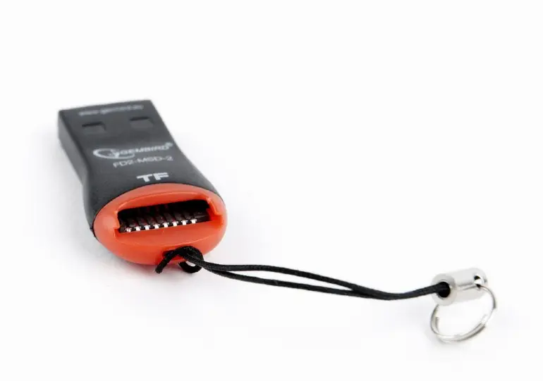 CARD READER extern GEMBIRD, interfata USB 2.0, citeste/scrie: micro SD; plastic, negru cu rosu, „FD2-MSD-3” (timbru verde 0.03 lei)
