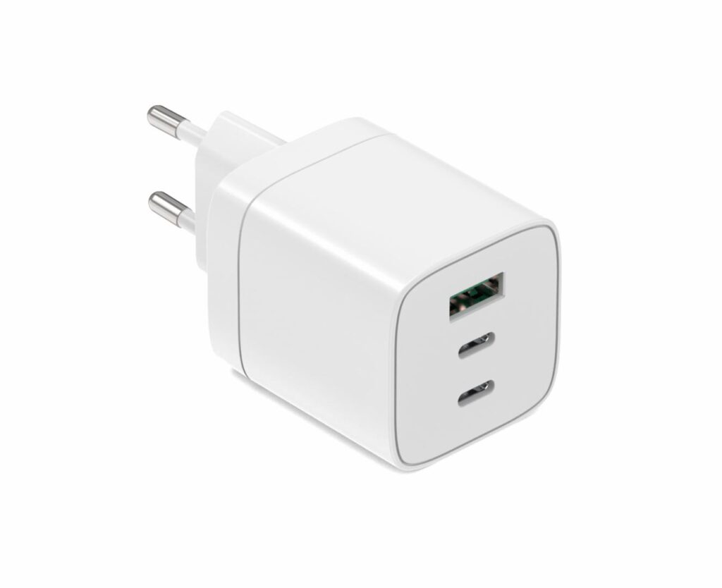 Încărcător Serioux USB-C 2+USB-A 65W, protecție supratensiune, dimensiuni 83x40x40mm