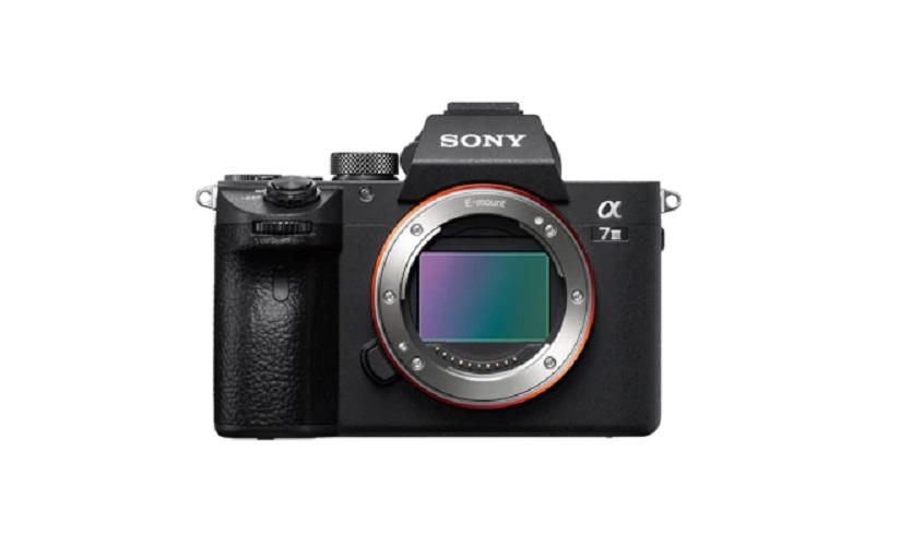 Aparat foto Mirrorless Sony Alpha A7III, 24.2 MP, Full-Frame, Body, E-Mount, 4K HDR, 4D Focus, Wi-Fi, NFC, ISO 100-51200, Negru