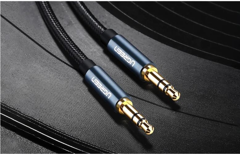 Cablu audio Ugreen minijack unghiular AUX 3,5 mm 2m albastru (AV112) 2 Cablu audio Ugreen minijack unghiular AUX 3,5 mm 2m albastru (AV112) - imagine 2