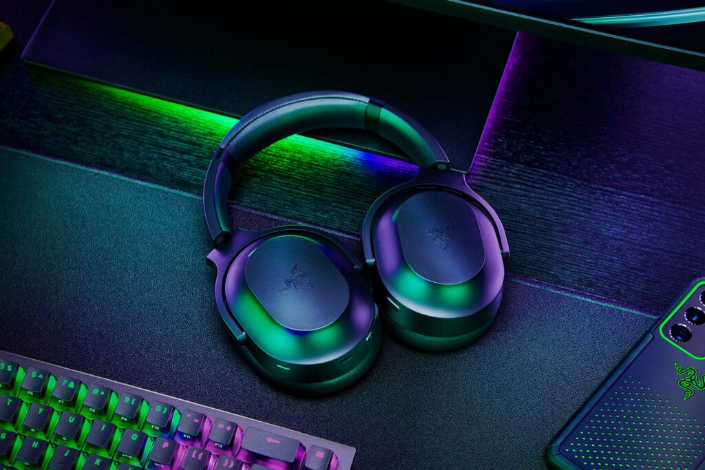 Casti gaming wireless cu micofon Razer Barracuda Pro, Hybrid Active Noise Cancelation, frecventa de raspuns 20 Hz – 20 kHz, interfata USB-C wireless (2.4 GHz), Bluetooth 5.2, Negru